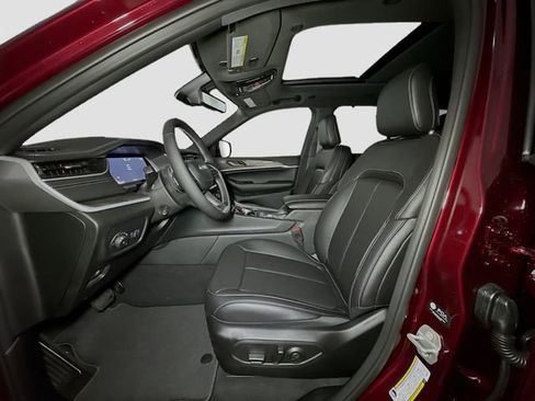 New 2025 Jeep Grand Cherokee Limited w/ Luxury Tech Group II image 17