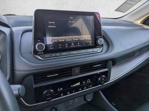 Used 2024 Nissan Rogue SV FWD image 20