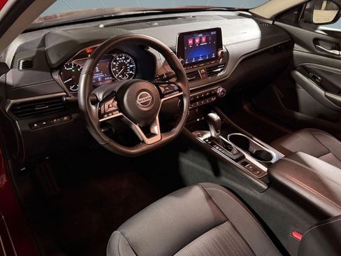 Used 2022 Nissan Altima 2.5 SV w/ SV Premium Package image 4