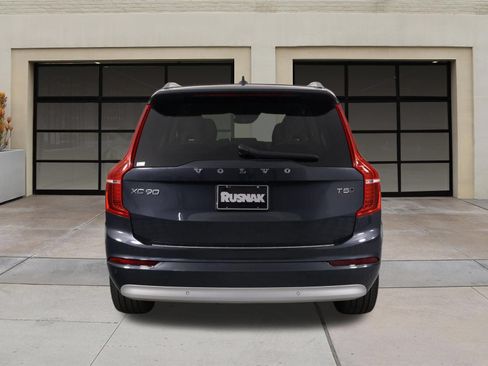 Used 2022 Volvo XC90 T5 Momentum w/ Protection Package Premier AWD/4WD image 5
