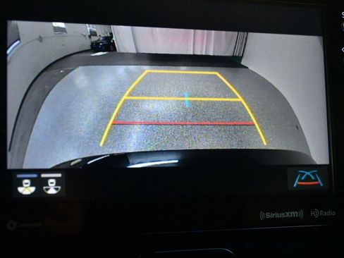 Used 2022 Toyota Venza XLE image 6