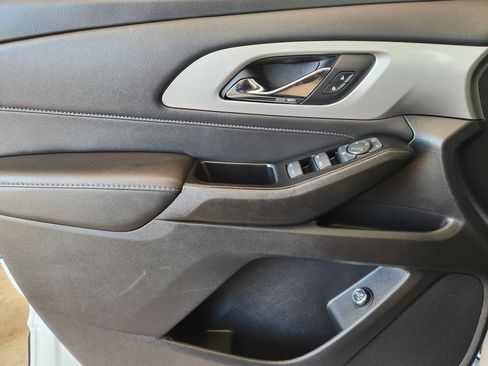 Certified 2023 Chevrolet Traverse LT image 24