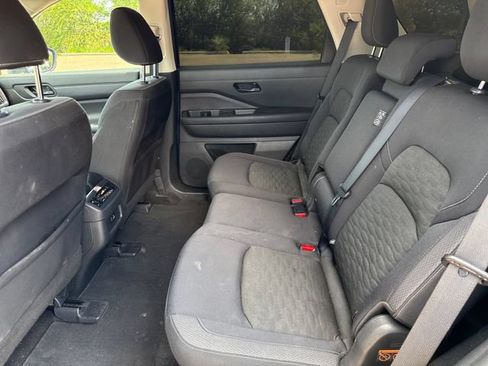 Certified 2023 Nissan Pathfinder SV FWD image 15