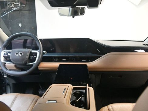 Used 2025 INFINITI QX80 Sensory image 5