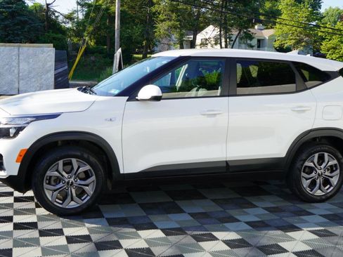 Used 2024 Kia Seltos LX AWD/4WD image 25