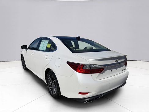 Used 2017 Lexus ES 350 w/ Luxury Package image 10