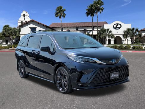 Used 2024 Toyota Sienna XSE FWD image 1