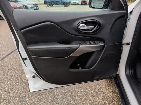 Used 2022 Jeep Cherokee Limited AWD/4WD image 15