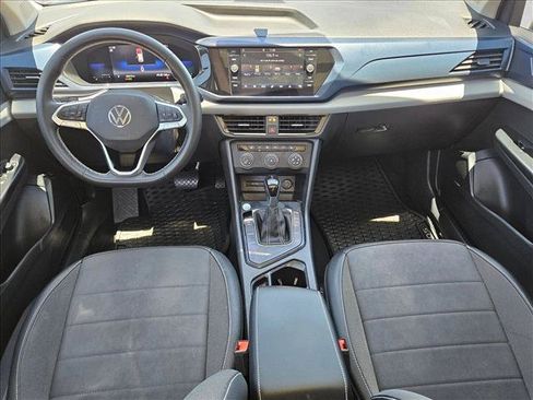 Certified 2022 Volkswagen Taos SE FWD image 17