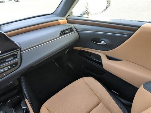 Certified 2025 Lexus ES 350 w/ Premium Package image 16