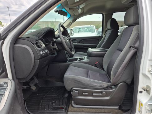 Used 2009 Chevrolet Suburban 2500 LS w/ Skid Plate Package AWD/4WD image 15