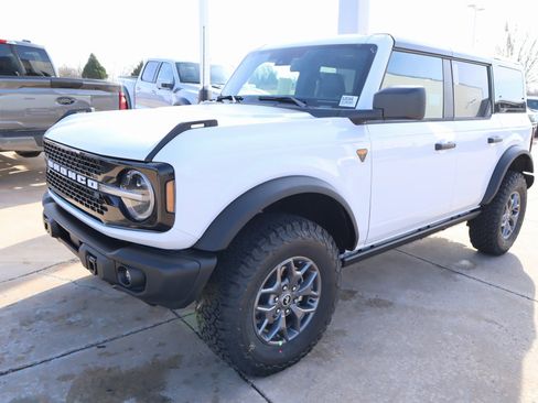 New 2025 Ford Bronco Badlands image 11