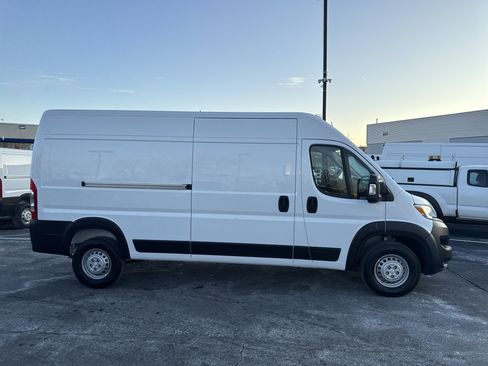 Used 2024 RAM ProMaster 2500 image 2