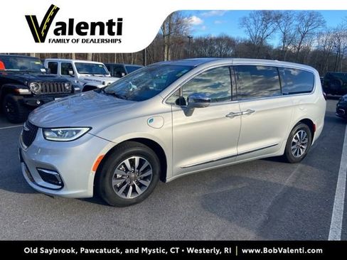 Used 2022 Chrysler Pacifica Limited FWD image 1
