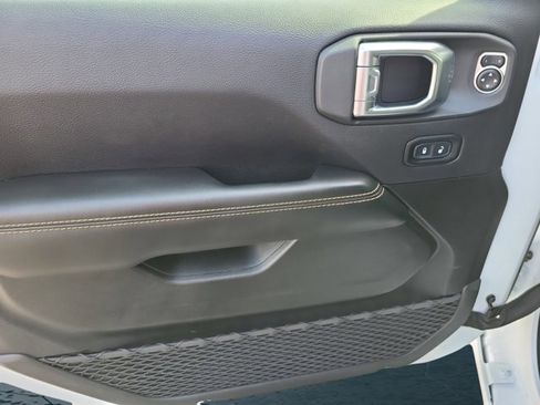 Used 2024 Jeep Wrangler Unlimited Sahara image 25