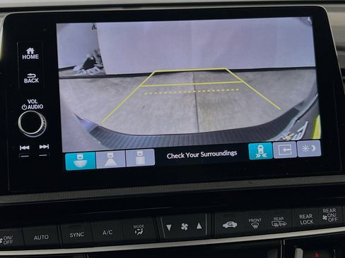 Used 2025 Honda Odyssey Touring image 14