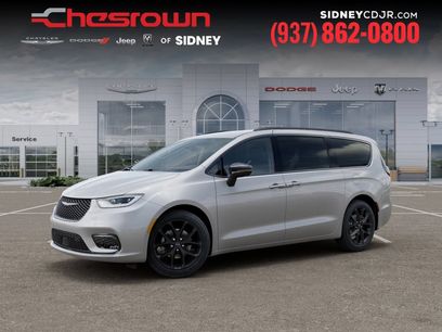 New 2026 Chrysler Pacifica Select w/ S Appearance Package