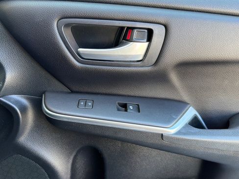 Used 2016 Toyota Camry SE FWD image 21