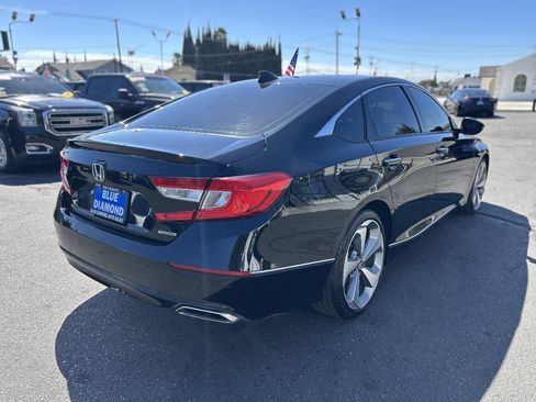 Used 2018 Honda Accord Touring image 6