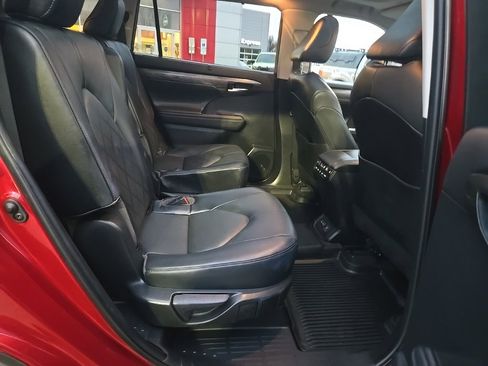 Used 2023 Toyota Highlander Platinum image 33