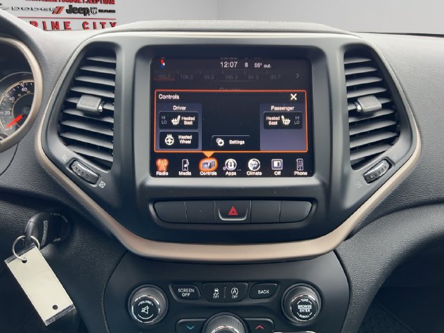 Used 2015 Jeep Cherokee Latitude w/ Cold Weather Group AWD/4WD image 2
