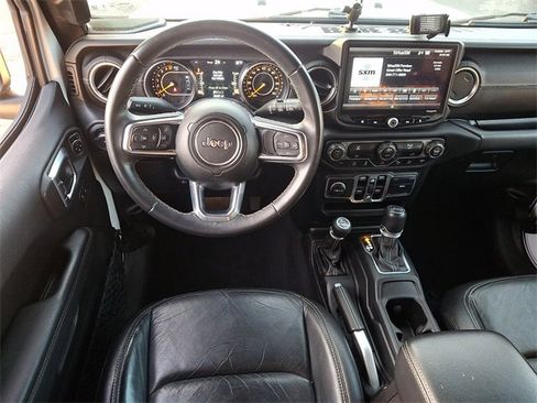 Used 2018 Jeep Wrangler Unlimited Sahara image 11