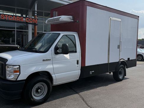 Used 2023 Ford E-350 and Econoline 350 Super Duty w/ Power Windows & Locks Group RWD image 2