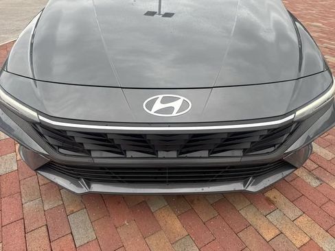 Used 2025 Hyundai Elantra Sport FWD image 22