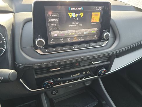 Used 2024 Nissan Rogue SV image 35