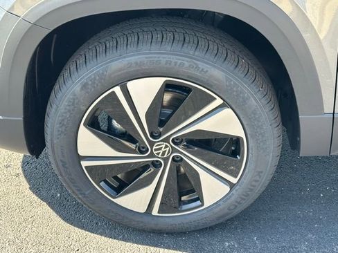 New 2026 Volkswagen Taos SE AWD/4WD image 11