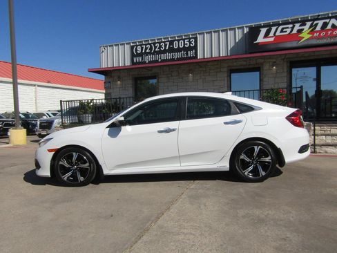 Used 2016 Honda Civic Touring image 2