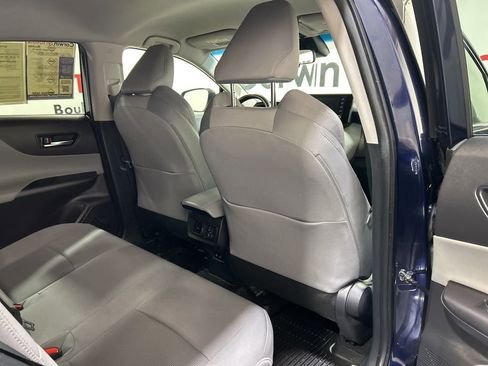 Used 2022 Toyota Venza LE image 15