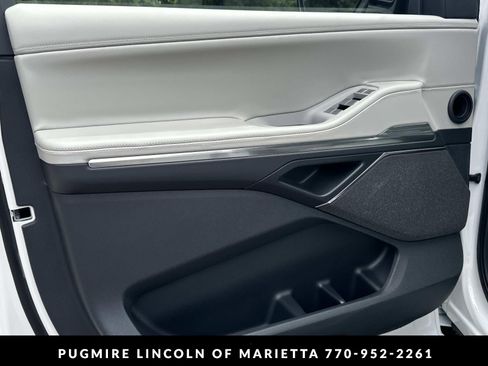 New 2026 Lincoln Navigator L Reserve AWD/4WD image 10