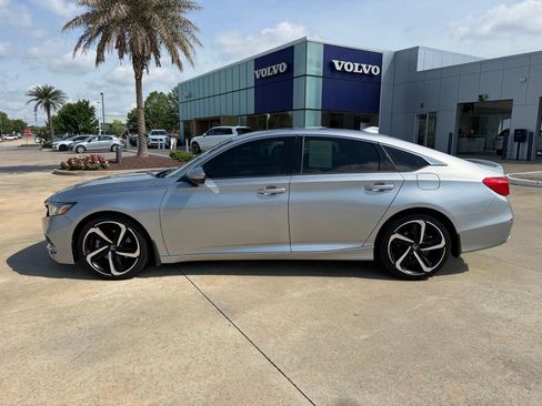 Used 2018 Honda Accord Sport image 2
