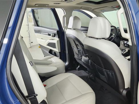 Used 2025 Kia Telluride S image 21