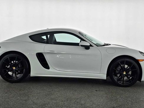 Used 2022 Porsche 718 Cayman w/ Premium Package image 6
