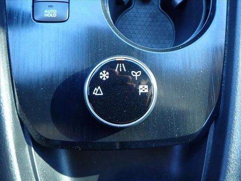 Used 2023 Nissan Rogue S image 19