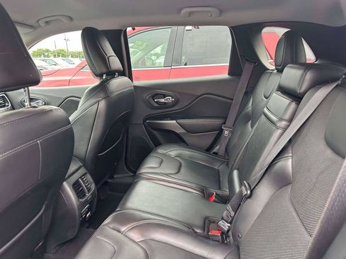 Used 2019 Jeep Cherokee Limited AWD/4WD image 10
