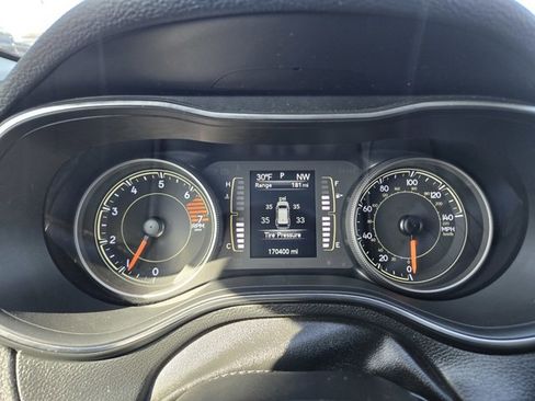 Used 2019 Jeep Cherokee Latitude w/ Cold Weather Group image 23