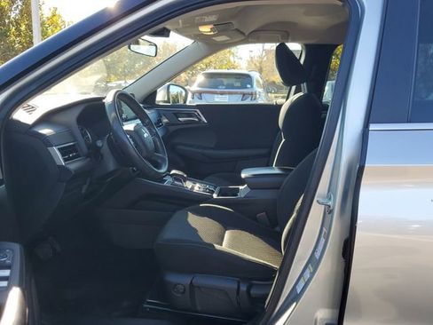 Used 2023 Mitsubishi Outlander ES image 18
