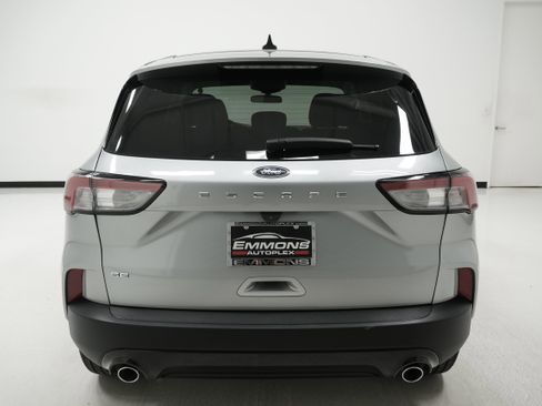 Used 2021 Ford Escape SE w/ SE Sport Appearance Package image 5