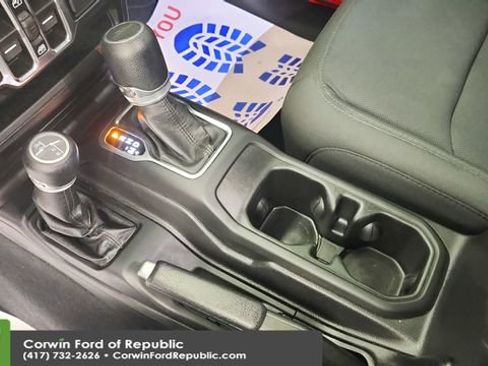 Used 2021 Jeep Gladiator Willys image 14