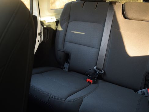 Used 2018 Jeep Wrangler Unlimited Sahara image 15