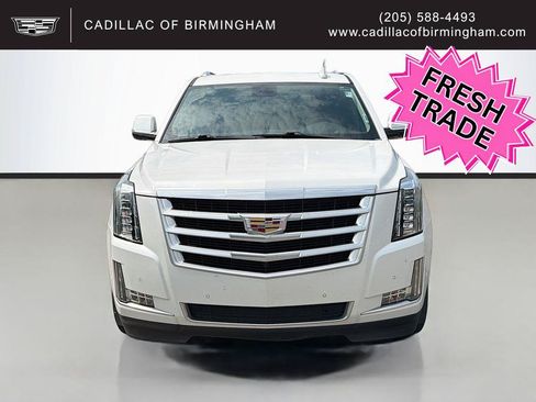 Used 2020 Cadillac Escalade Luxury RWD image 2