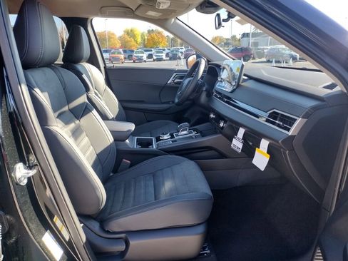 New 2025 Mitsubishi Outlander SE image 10