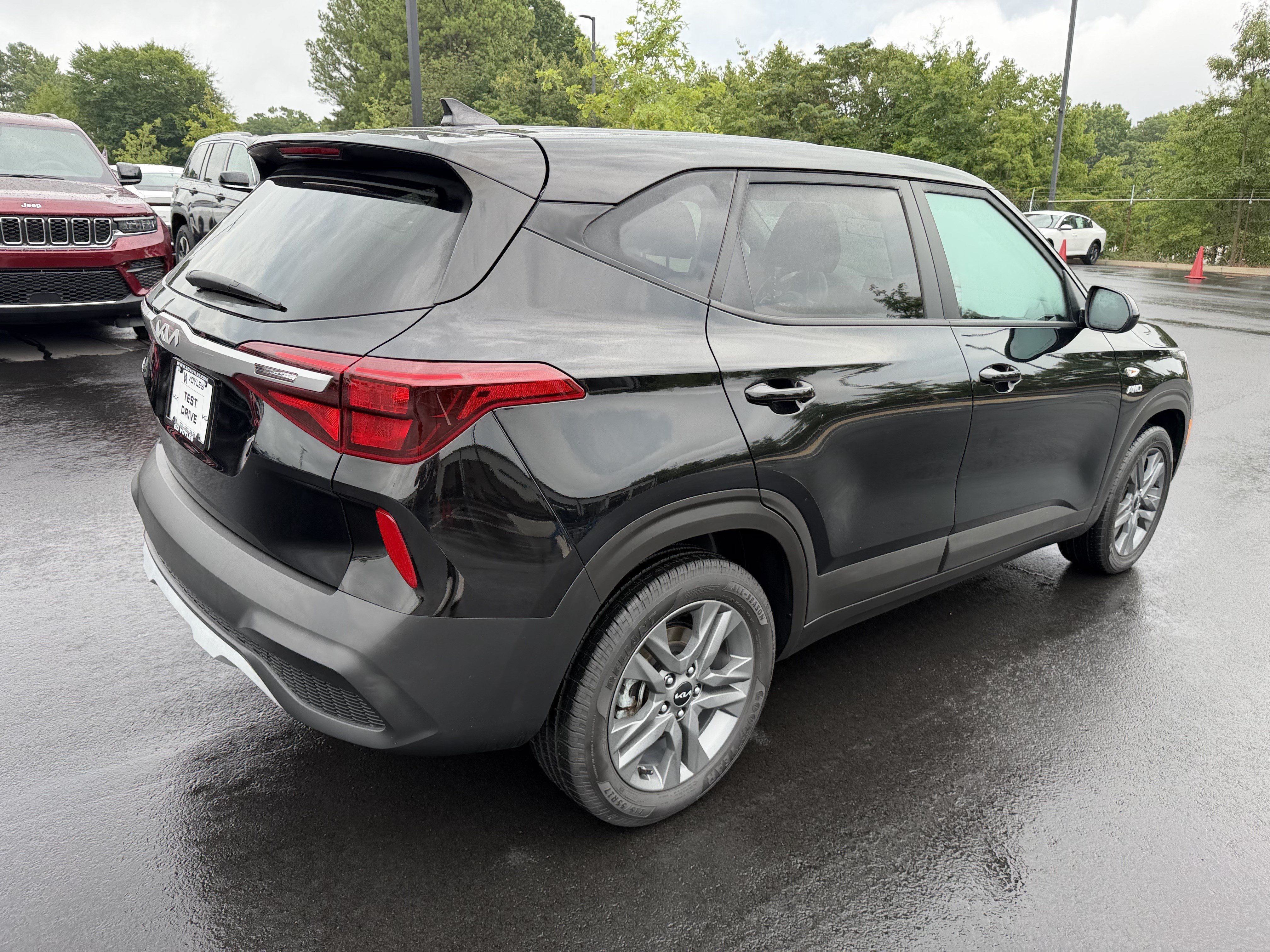Used 2023 Kia Seltos LX AWD/4WD image 7
