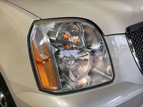 Used 2013 GMC Yukon XL Denali RWD image 26