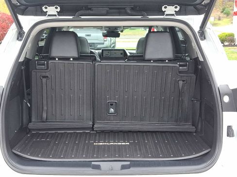 Certified 2022 Toyota Highlander Platinum image 34