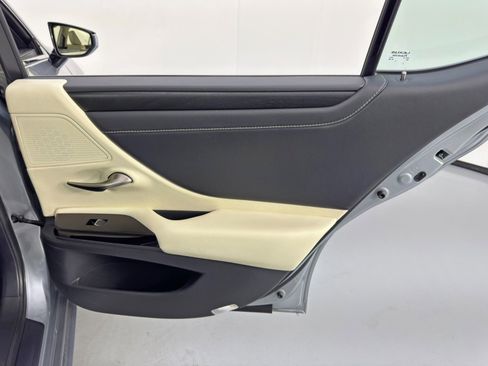 Used 2022 Lexus ES 300h w/ Premium Package image 45