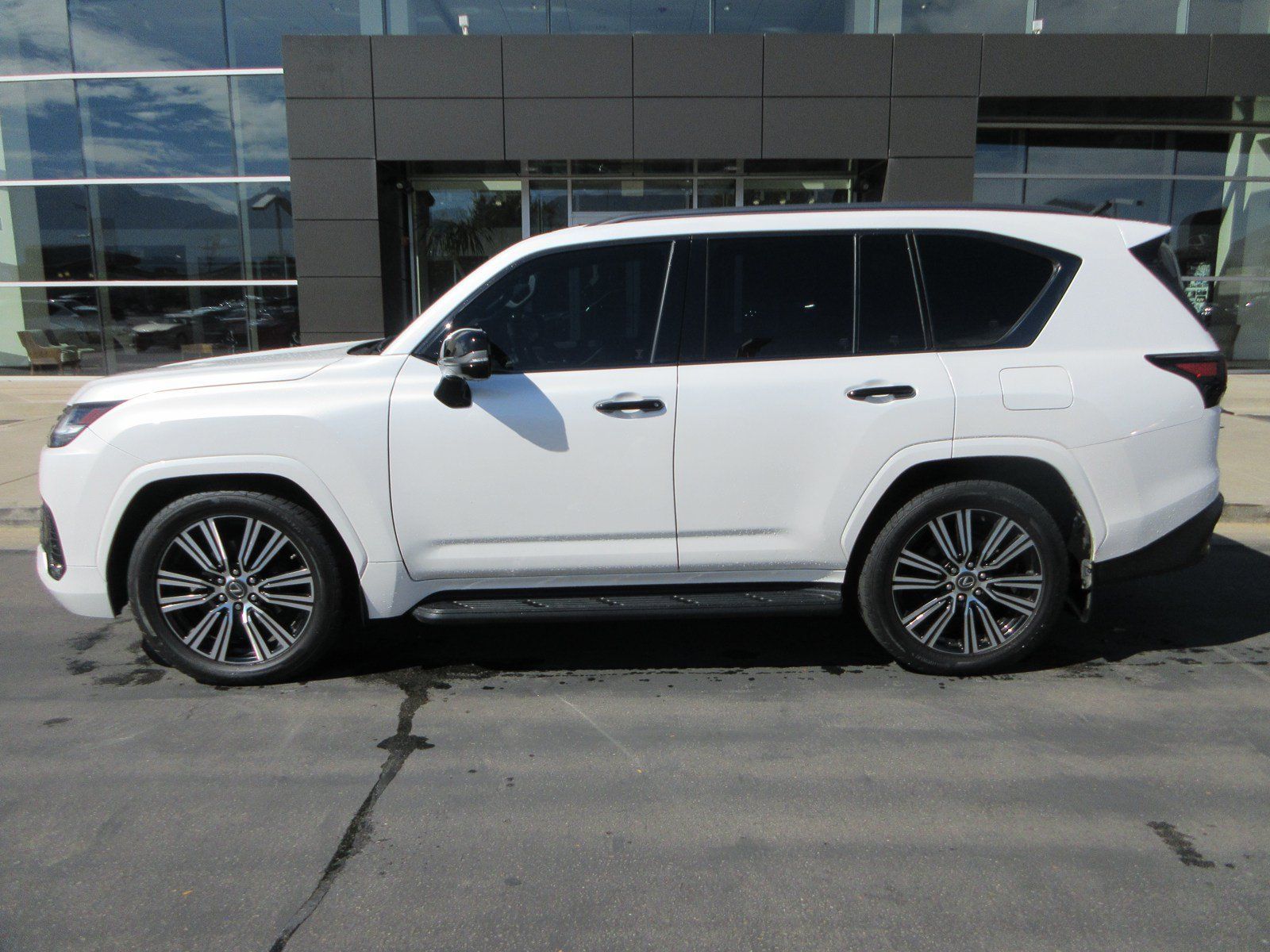 Used 2023 Lexus LX 600 4WD w/ Appearance Package image 3
